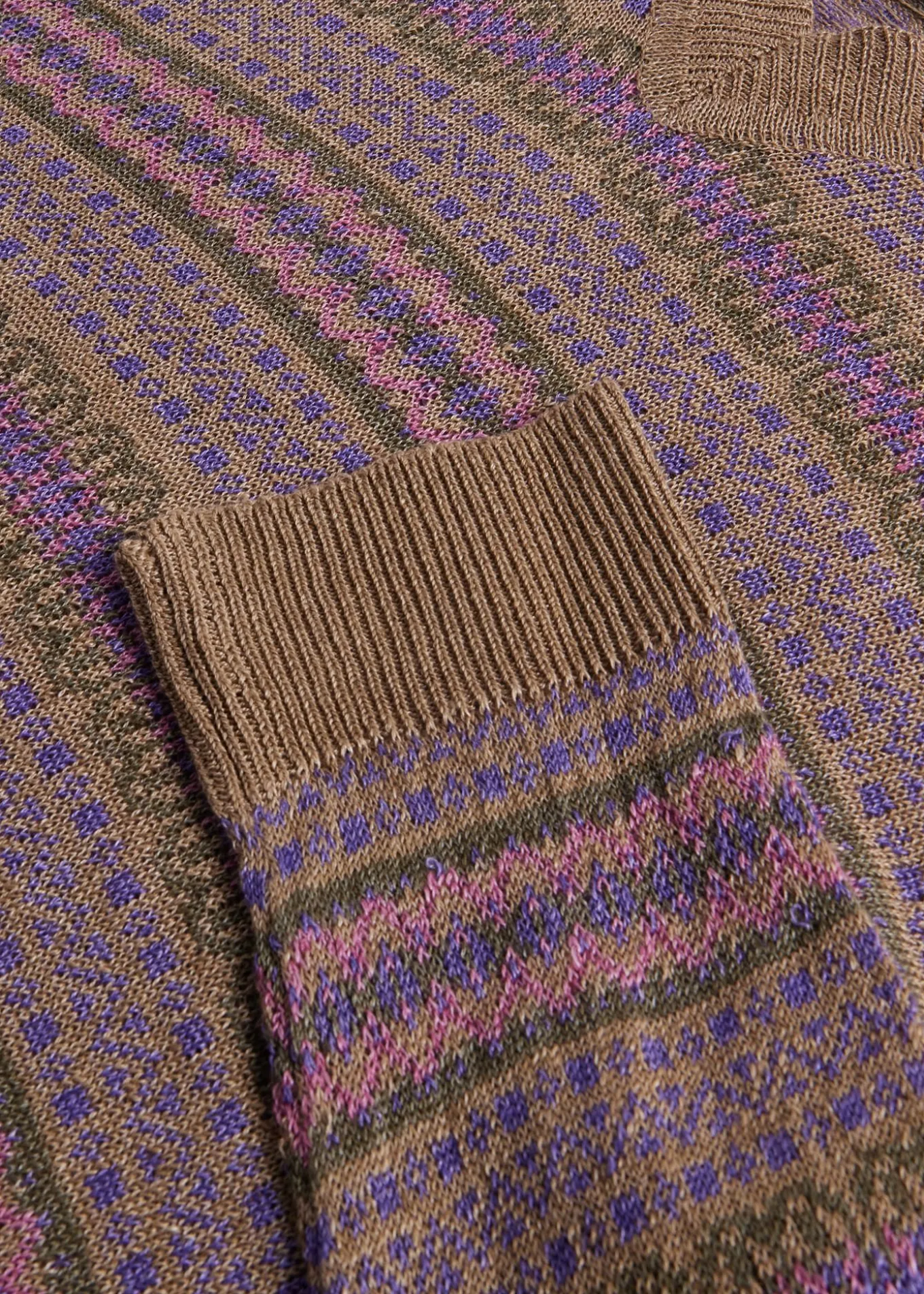 linen_fair_isle_vneck_swe_2-1.webp Linen Fair Isle V-neck Sweater