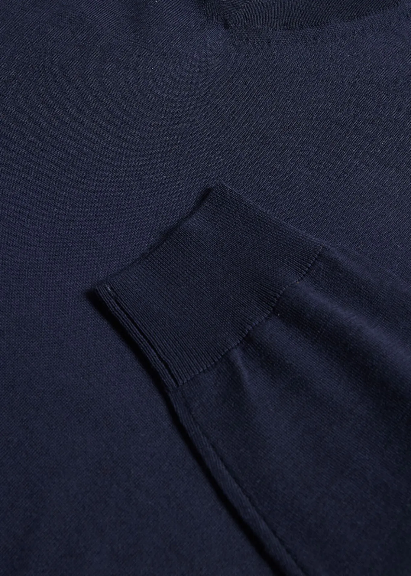 merino_wool_vneck_sweater_1-2.webp Merino Wool V-neck Sweater