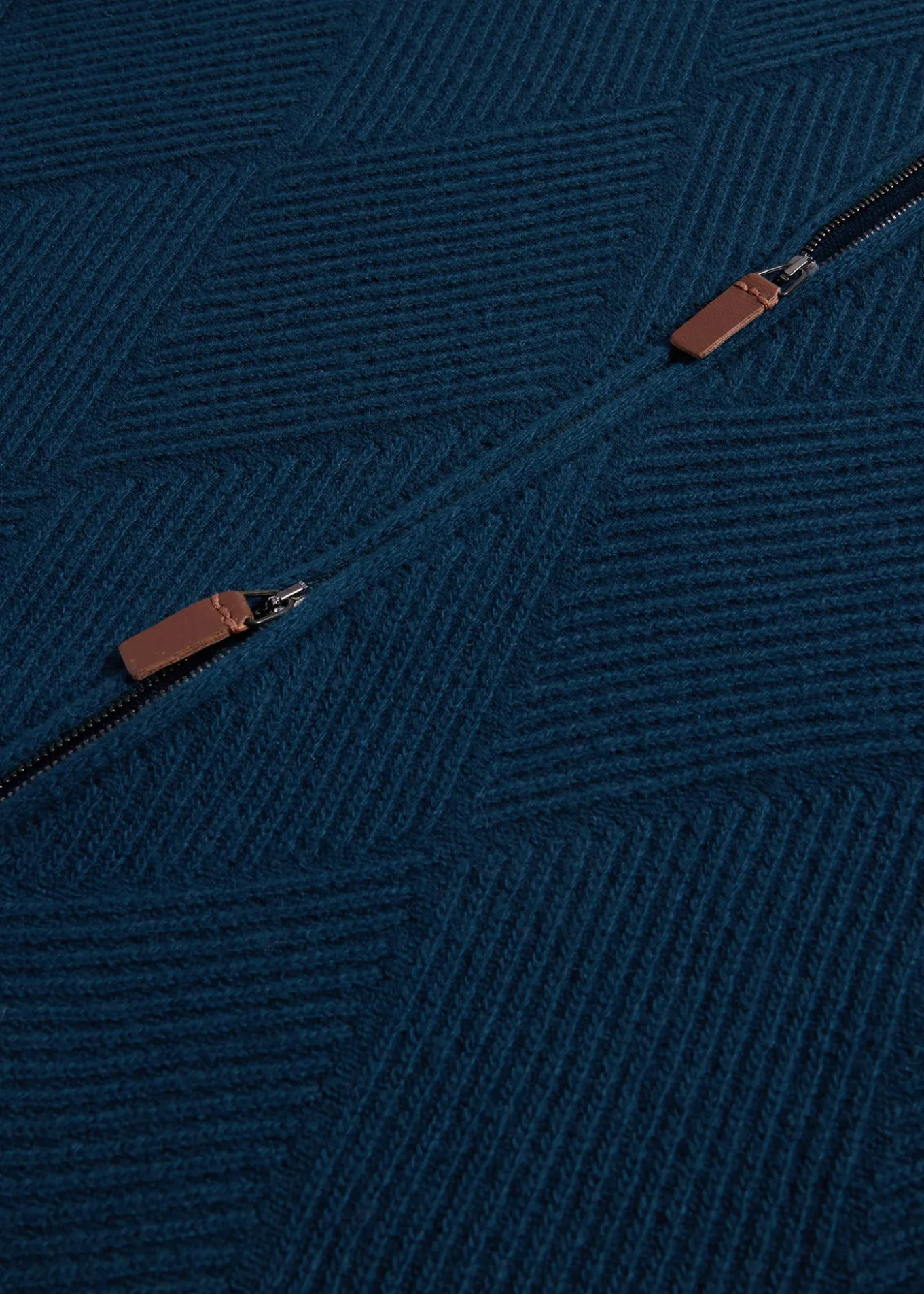 wool_and_cashmere_full_zi_2-3.webp Wool And Cashmere Full Zip Jacquard Cardigan